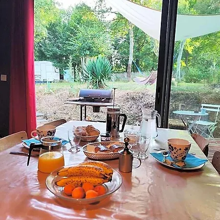 Bed & Breakfast D'hotes Des Forges Cellefrouin